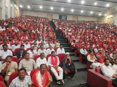विजयपुर।महाराष्ट्र सरकार के उपमुख्यमंत्री एकनाथ शिंदे एम्स में संशोधित करते विजयपुर।महाराष्ट्र सरकार के उपमुख्यमंत्री एकनाथ शिंदे एम्स में संशोधित करते