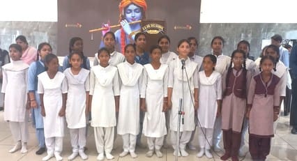06 गुहला-चीका। भांगड़ा की प्रस्तुति देते छात्र। एआइपीआरओ