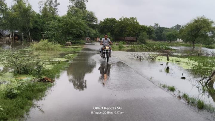बाढ़ं के पानी में डूबी लासा सिटी। बाढ़ं के पानी में डूबी लासा सिटी।