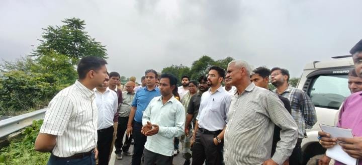 बाढ़ं के पानी में डूबी लासा सिटी। बाढ़ं के पानी में डूबी लासा सिटी।