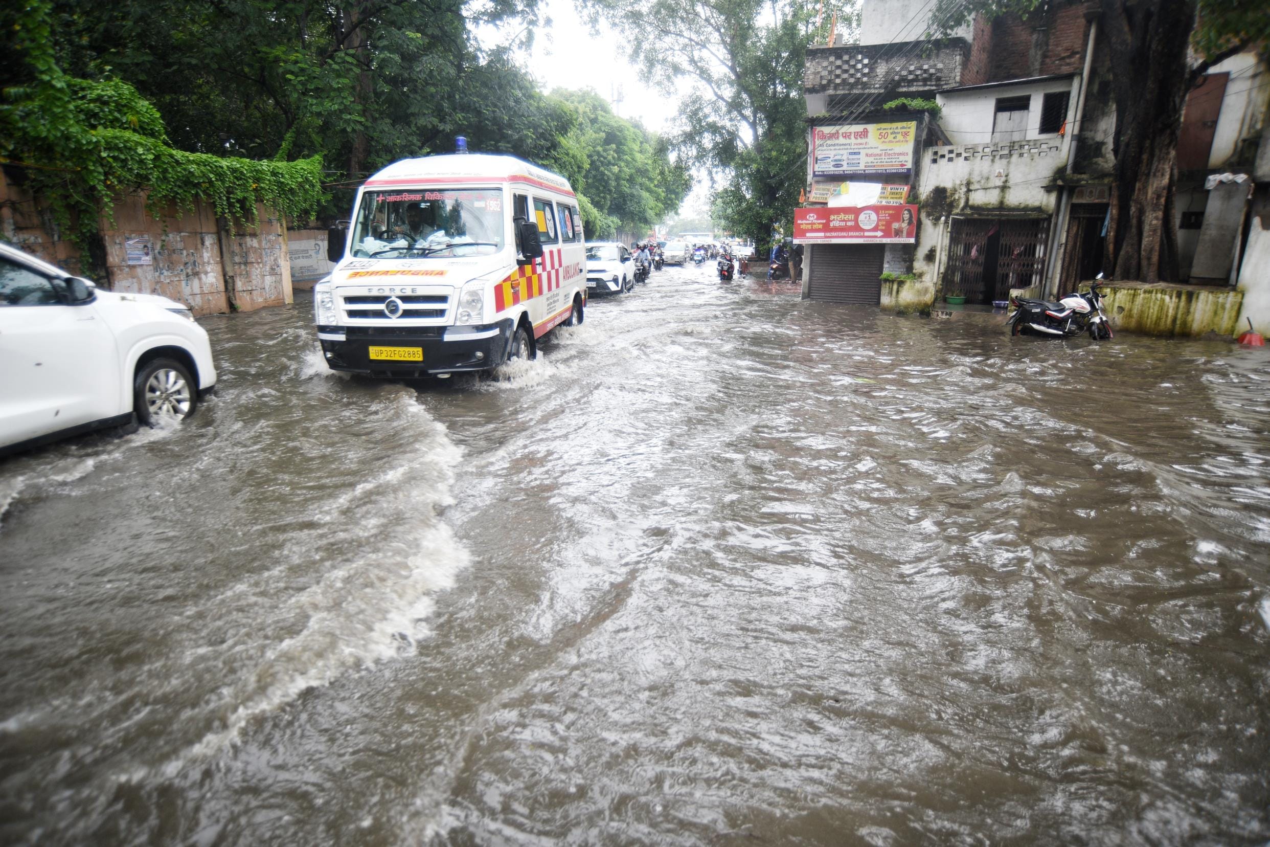 लखनऊ में जलभराव।