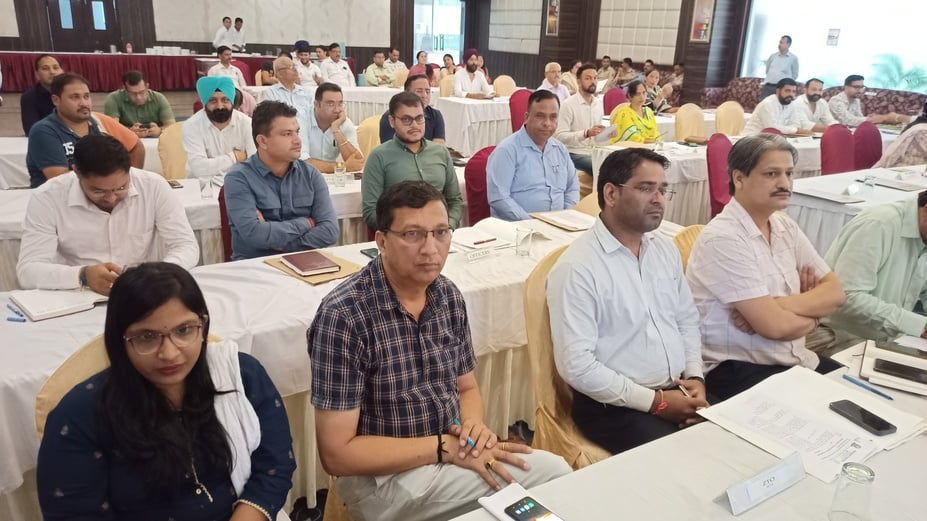 नगर निगम की बैठक में मौजूद मनोनीत पार्षद। संवाद नगर निगम की बैठक में मौजूद मनोनीत पार्षद। संवाद