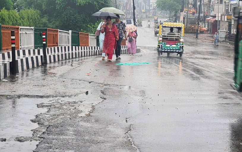 सहारनपुर में फिर उफान पर आई ढमोला नदी आसपास की कॉलाेनी में बढ़ा पानी का खतरा