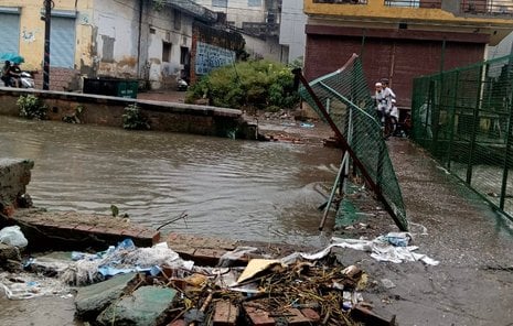 सहारनपुर में फिर उफान पर आई ढमोला नदी आसपास की कॉलाेनी में बढ़ा पानी का खतरा