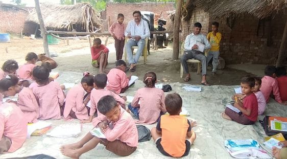 सहसवान के प्राथमिक विद्यालय भमोरिया में भरा पानी। संवाद सहसवान के प्राथमिक विद्यालय भमोरिया में भरा पानी। संवाद