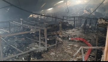 सेक्टर-29 में फैक्टरी में लगी आग। सोशल मीडिया सेक्टर-29 में फैक्टरी में लगी आग। सोशल मीडिया