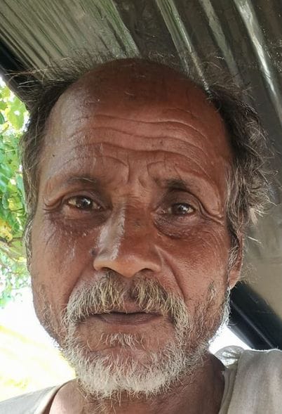 तटबंध पर बाढ़ पीड़ितों को ऐसे बनाए गए हैं आश्रय स्थल। संवाद