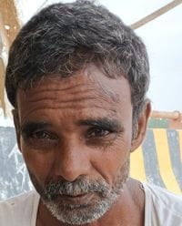 तटबंध पर बाढ़ पीड़ितों को ऐसे बनाए गए हैं आश्रय स्थल। संवाद