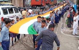दौराला - हर घर तिरंगा अभियान के तहत यात्रा निकालते भाजपाई। स्रोत : स्वयं दौराला - हर घर तिरंगा अभियान के तहत यात्रा निकालते भाजपाई। स्रोत : स्वयं