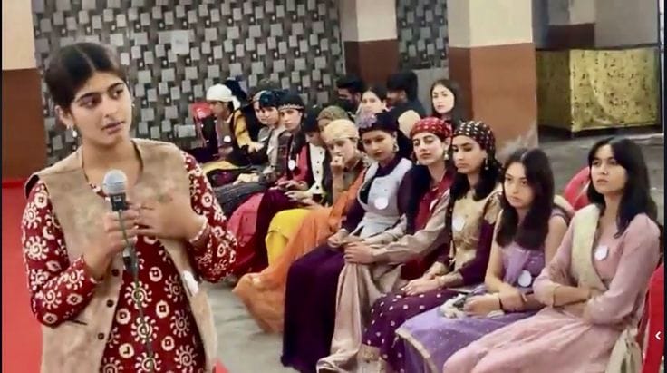 ठियोग उत्सव को लेकर संगीत के ऑडीशन लेती निर्णायक कमेटी के सदस्य। संवाद
