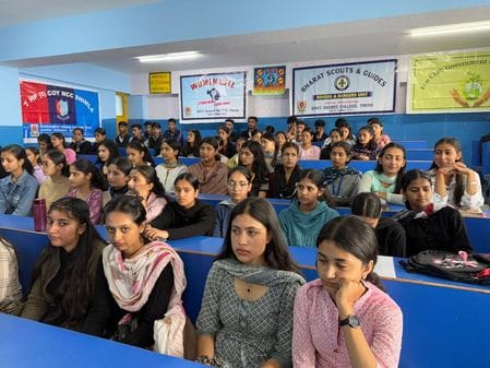 ठियोग उत्सव में पहली बार लड़कियों का फैशन शो हिमाचली परिधान में चमकी युवा प्रतिभा। संवाद ठियोग उत्सव में पहली बार लड़कियों का फैशन शो हिमाचली परिधान में चमकी युवा प्रतिभा। संवाद