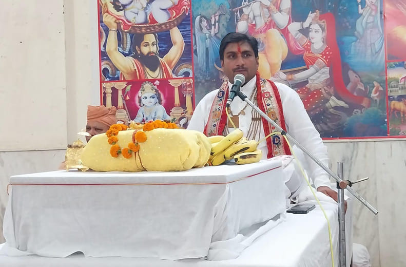 12जेएनडी28-भक्तिमय गीतों पर झूमते हुए श्रद्धालु। संवाद 12जेएनडी28-भक्तिमय गीतों पर झूमते हुए श्रद्धालु। संवाद