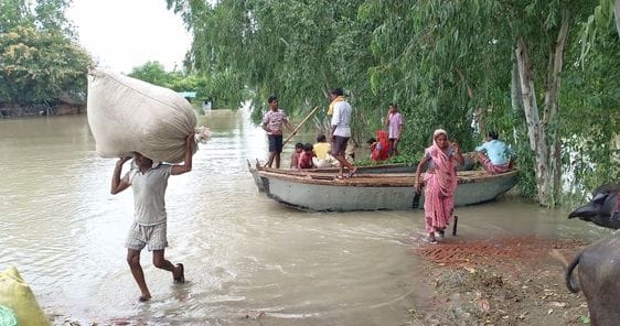 भमरौलिया गांव में ऊंचे स्थान पर ग्रामीणों ने बनाए आशियानें। संवाद भमरौलिया गांव में ऊंचे स्थान पर ग्रामीणों ने बनाए आशियानें। संवाद