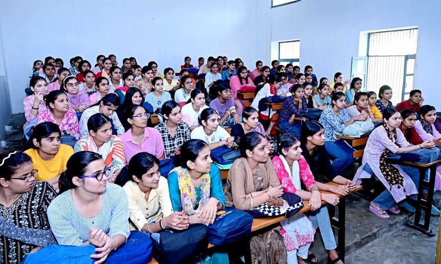 फोटो 14- सोनीपत के राई स्थित डॉ. बीआर आंबेडकर राष्ट्रीय विधि विश्वविद्यालय में एंटी रैगिंग दिव फोटो 14- सोनीपत के राई स्थित डॉ. बीआर आंबेडकर राष्ट्रीय विधि विश्वविद्यालय में एंटी रैगिंग दिव