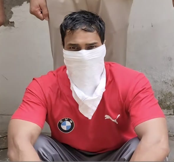 -फोटो 51 : इन्हीं बीपीएल फ्लैट में किराए पर 10 दिन पहले रहने आए थे पति-पत्नी। संवाद -फोटो 51 : इन्हीं बीपीएल फ्लैट में किराए पर 10 दिन पहले रहने आए थे पति-पत्नी। संवाद