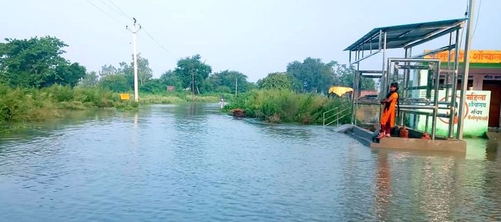 ग्राम पंचायत सरौता के सचिवालय में भरा बाढ़ का पानी। संवाद ग्राम पंचायत सरौता के सचिवालय में भरा बाढ़ का पानी। संवाद