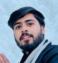 हादसास्थल पर क्षतिग्रस्त कार का निरीक्षण करते इंस्पेक्टर मनोज कुमार। संवाद हादसास्थल पर क्षतिग्रस्त कार का निरीक्षण करते इंस्पेक्टर मनोज कुमार। संवाद