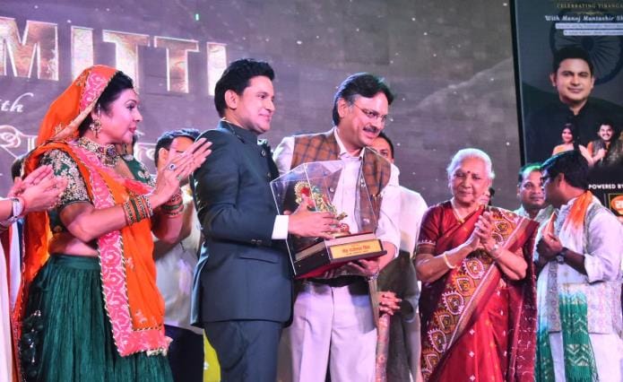 स्वतंत्रता दिवस से पहले आशियाना स्थित बीआर आंबेडकर प्रेक्षागृह में मंगलवार की शाम देशभक्ति के र स्वतंत्रता दिवस से पहले आशियाना स्थित बीआर आंबेडकर प्रेक्षागृह में मंगलवार की शाम देशभक्ति के र
