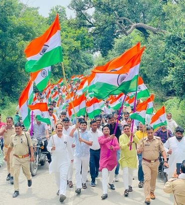 दहगवां में बाइक पर सवार होकर निकालते तिरंगा यात्रा। संवाद दहगवां में बाइक पर सवार होकर निकालते तिरंगा यात्रा। संवाद