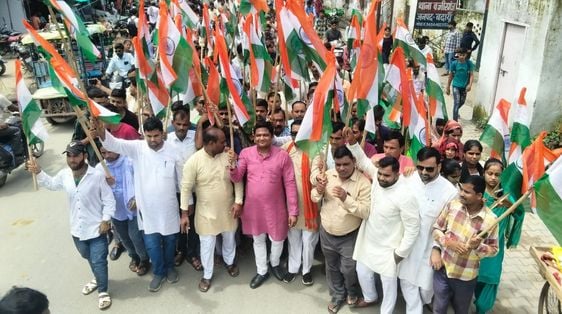 दहगवां में बाइक पर सवार होकर निकालते तिरंगा यात्रा। संवाद दहगवां में बाइक पर सवार होकर निकालते तिरंगा यात्रा। संवाद