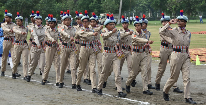 21 कैथल। पुलिस लाइन में आयोजित अंतिम पूर्व अभ्यास में सांस्कृतिक कार्यक्रमों की प्रस्तुति देती 