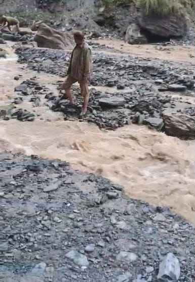 चंबा की ग्राम पंचायत भजोतरा के निवासी सुरेंद्र कुमार का क्षतिग्रस्त मकान।स्रोत जागरूक पाठक चंबा की ग्राम पंचायत भजोतरा के निवासी सुरेंद्र कुमार का क्षतिग्रस्त मकान।स्रोत जागरूक पाठक