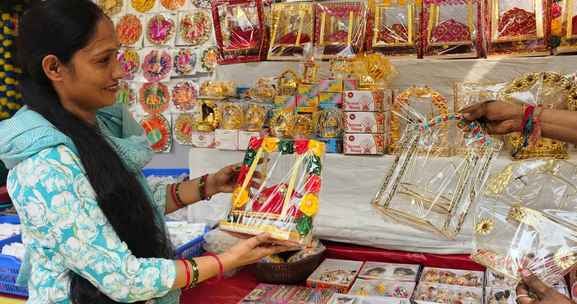 गोमती इंटरनेशनल स्कूल में जन्माष्टमी मनाते नन्हे मुन्ने बच्चे। स्रोत : विद्यालय गोमती इंटरनेशनल स्कूल में जन्माष्टमी मनाते नन्हे मुन्ने बच्चे। स्रोत : विद्यालय