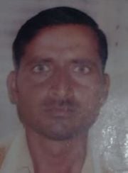 हादसे के बाद लगे जाम में परिजनों को समझाते दातागंज एसडीएम धर्मेंद्र कुमार सिंह। संवाद हादसे के बाद लगे जाम में परिजनों को समझाते दातागंज एसडीएम धर्मेंद्र कुमार सिंह। संवाद