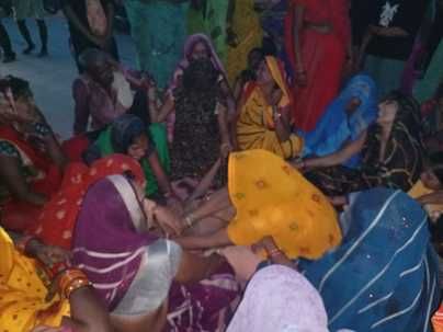 मौत के बाद गुसाई परिजन कर रहे चक्का जाम