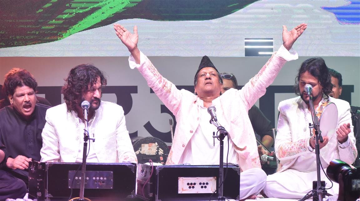 सुनील कैथवास....सीसीएसयू के सुभाष चंद्र बोस प्रेक्षागृह में अमर उजाला मां तुझे प्रणाम जश्न ए आज सुनील कैथवास....सीसीएसयू के सुभाष चंद्र बोस प्रेक्षागृह में अमर उजाला मां तुझे प्रणाम जश्न ए आज