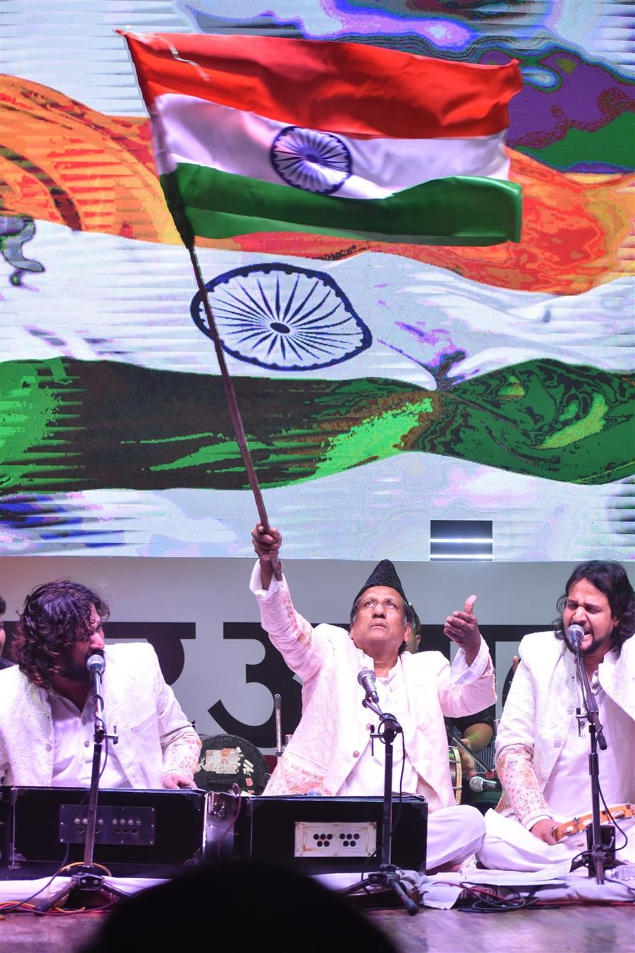 सुनील कैथवास....सीसीएसयू के सुभाष चंद्र बोस प्रेक्षागृह में अमर उजाला मां तुझे प्रणाम जश्न ए आज सुनील कैथवास....सीसीएसयू के सुभाष चंद्र बोस प्रेक्षागृह में अमर उजाला मां तुझे प्रणाम जश्न ए आज