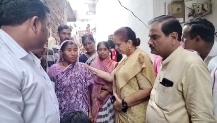 दलित महिला की हत्या के विरोध में रहा शहर बंद