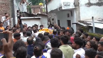 दलित महिला की हत्या के विरोध में रहा शहर बंद