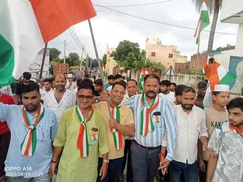 दौराला- भगवती कॉलेज में देशभक्ति कार्यक्रम की प्रस्तुति देती छात्राएं। स्रोत : संस्थान दौराला- भगवती कॉलेज में देशभक्ति कार्यक्रम की प्रस्तुति देती छात्राएं। स्रोत : संस्थान