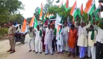यात्रा के दौरान बाइकों पर मौजूद व्यापारी। स्रोत:संगठन यात्रा के दौरान बाइकों पर मौजूद व्यापारी। स्रोत:संगठन