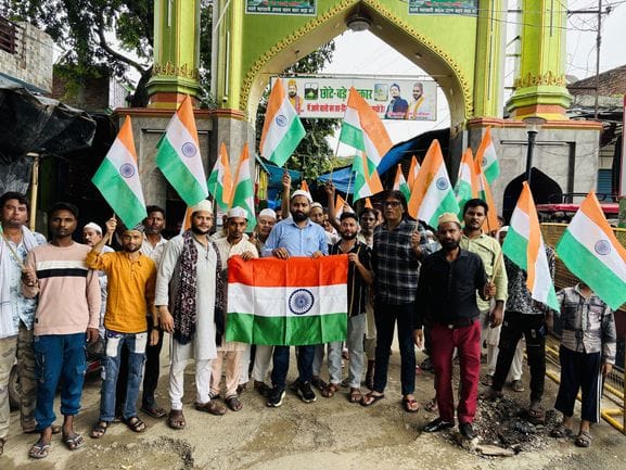 यात्रा के दौरान बाइकों पर मौजूद व्यापारी। स्रोत:संगठन यात्रा के दौरान बाइकों पर मौजूद व्यापारी। स्रोत:संगठन