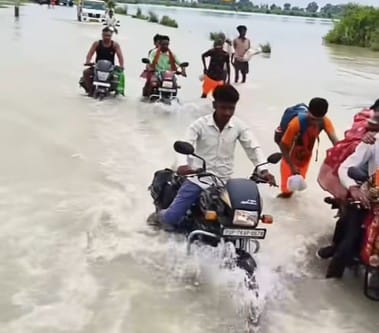अल्हागंज के भरतौली गांव तक पहुंचा रामगंगा नदी का पानी। संवाद अल्हागंज के भरतौली गांव तक पहुंचा रामगंगा नदी का पानी। संवाद