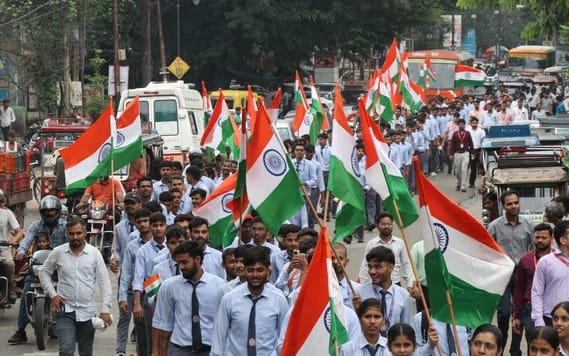 बिजनौर में मां तुझे प्रणाम कार्यक्रम के तहत अमर उजाला व आरवीआईटी कॉलेज की ओर से निकाली गई रैली बिजनौर में मां तुझे प्रणाम कार्यक्रम के तहत अमर उजाला व आरवीआईटी कॉलेज की ओर से निकाली गई रैली