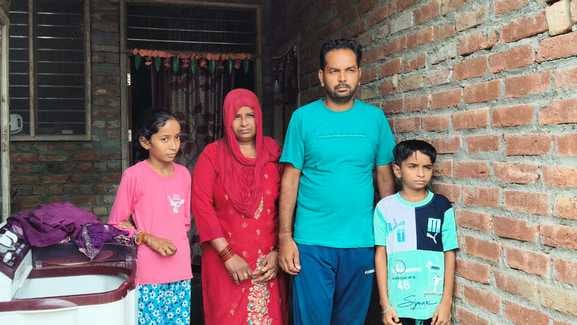 गांव मुबारक में पसरा सन्नाटा। संवाद