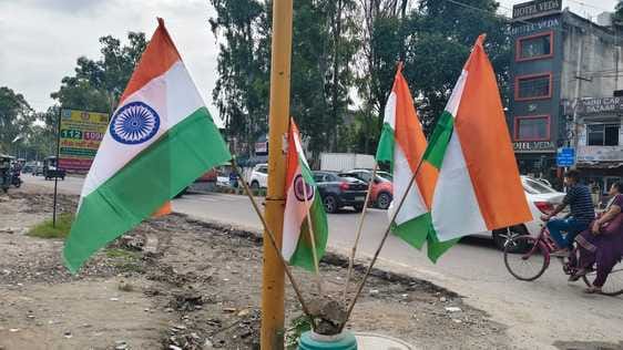 जगाधरी अनाज मंडी में समारोह की तैयारी में जुटे मजदूर। संवाद जगाधरी अनाज मंडी में समारोह की तैयारी में जुटे मजदूर। संवाद