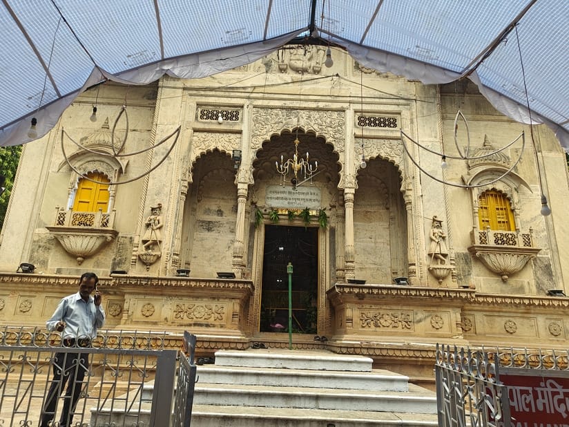 जन्माष्टमी के मौके पर दुनिया का सबसे बड़ा महंगा श्रृंगार