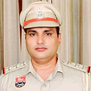 सब इंस्पेक्टर अशोक कुमार। सब इंस्पेक्टर अशोक कुमार।