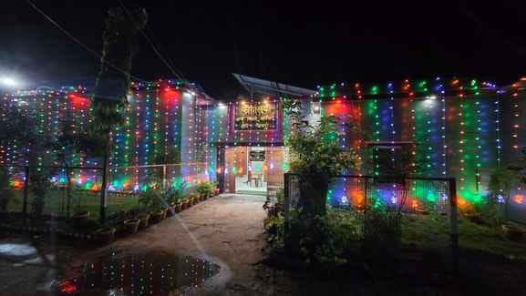 स्वतंत्रता दिवस की पूर्व संध्या पर तिरंगा रोशनी से जगमग हो रहा ब्लाक मुख्यालय सिटी।-सोशल मीडिया