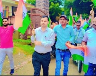 शाहजहांपुर में जीआईसी खेल मैदान में सामूहिक राष्ट्रगान में उमड़ी भीड़। संवाद शाहजहांपुर में जीआईसी खेल मैदान में सामूहिक राष्ट्रगान में उमड़ी भीड़। संवाद