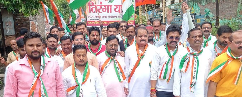 शाहजहांपुर में जीआईसी खेल मैदान में सामूहिक राष्ट्रगान में उमड़ी भीड़। संवाद शाहजहांपुर में जीआईसी खेल मैदान में सामूहिक राष्ट्रगान में उमड़ी भीड़। संवाद