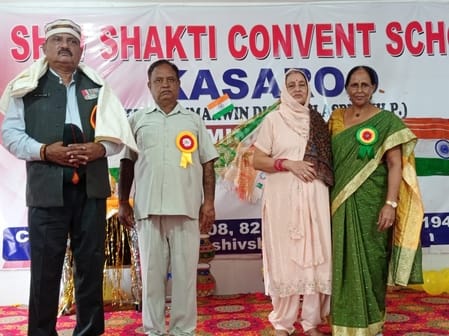 डाहड स्कूल में स्वतंत्रता दिवस पर आयोजित कार्यक्रम में उपस्थित छात्र व अन्य। स्रोत: स्कूल प्रबं डाहड स्कूल में स्वतंत्रता दिवस पर आयोजित कार्यक्रम में उपस्थित छात्र व अन्य। स्रोत: स्कूल प्रबं