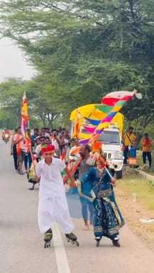 जालोर रामदेवरा में दर्शन कर लौटे भाई-बहन 4 दिन में स्केटिंग से 350 किमी यात्रा की