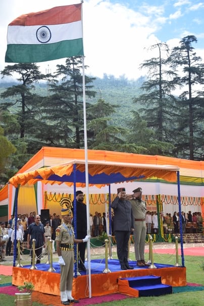 कुल्लू के ढालपुर मैदान में स्वतंत्रता दिवस के मौके पर परेड़ का निरिक्षण करते आयुष, युवा सेवाएं कुल्लू के ढालपुर मैदान में स्वतंत्रता दिवस के मौके पर परेड़ का निरिक्षण करते आयुष, युवा सेवाएं