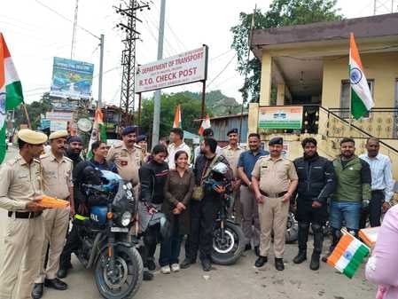 नाहन के चौगान में स्वतंत्रता दिवस पर कार्यक्रम प्रस्तुत करते स्कूली बच्चे। संवाद