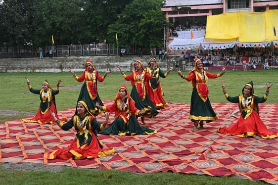 स्वतंत्रता दिवस के उपलक्ष्य पर चंगर सेक्टर बिलासपुर में शहीदों को श्रद्धांजलि देते शिक्षा मंत्र स्वतंत्रता दिवस के उपलक्ष्य पर चंगर सेक्टर बिलासपुर में शहीदों को श्रद्धांजलि देते शिक्षा मंत्र